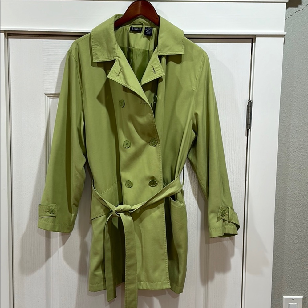 Lightweight trench coat